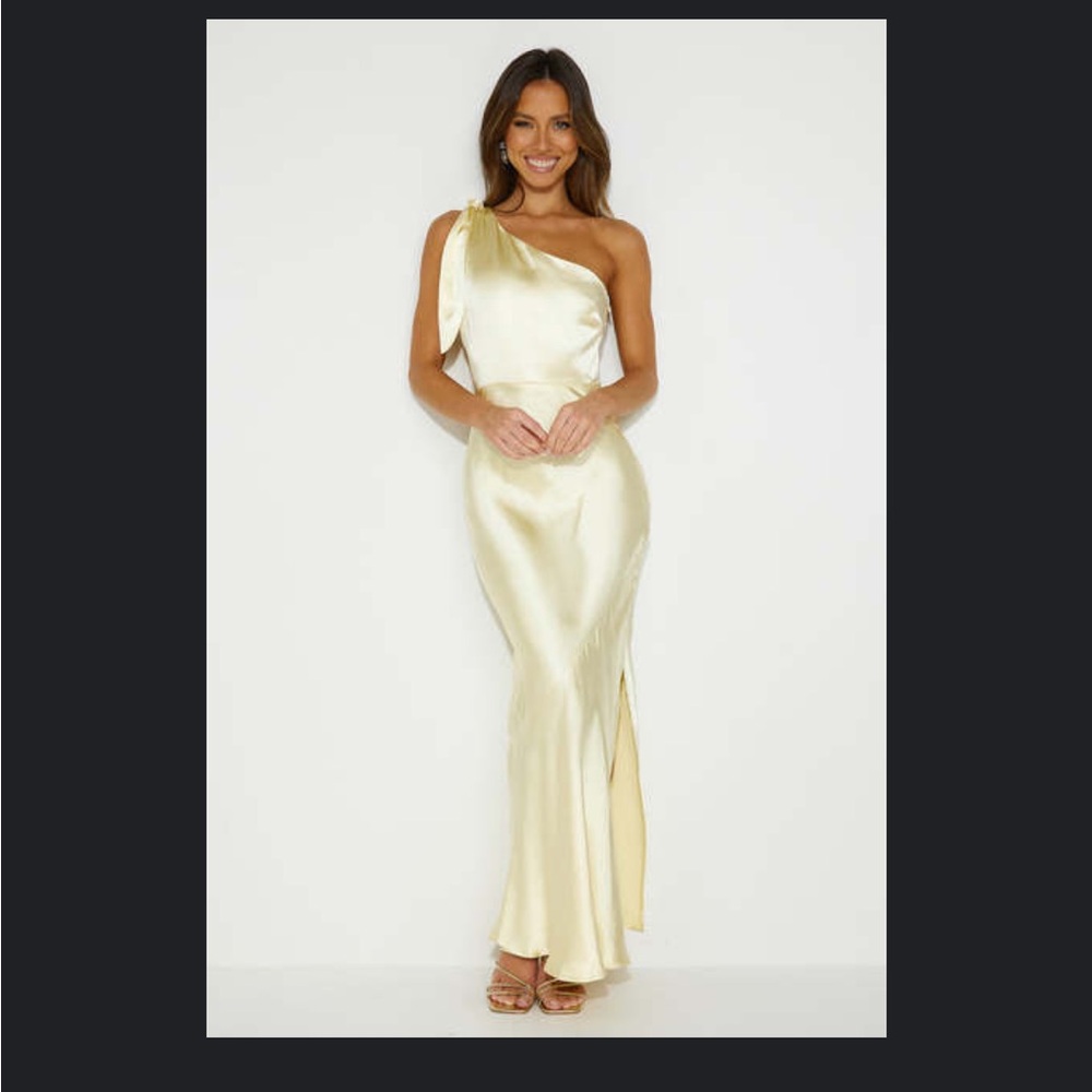 Hello Molly impressive fit yellow maxi dress (M)